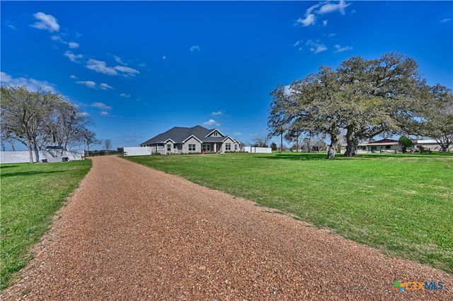 2244 W US Highway 90a, Hallettsville, TX 77964