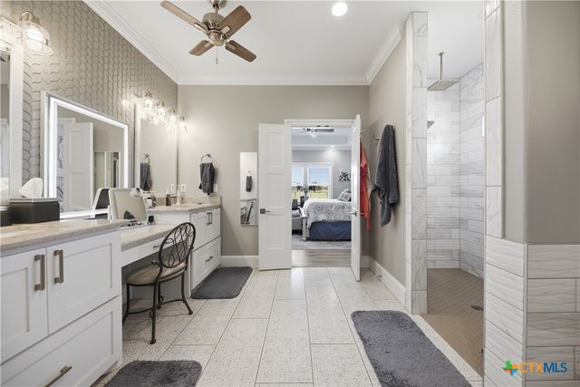 2244 W US Highway 90a, Hallettsville, TX 77964