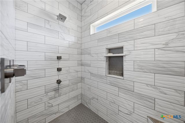 2244 W US Highway 90a, Hallettsville, TX 77964