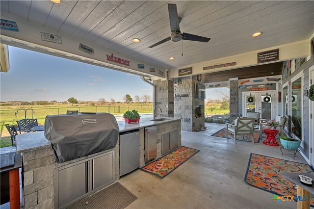 2244 W US Highway 90a, Hallettsville, TX 77964