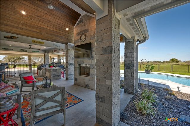 2244 W US Highway 90a, Hallettsville, TX 77964