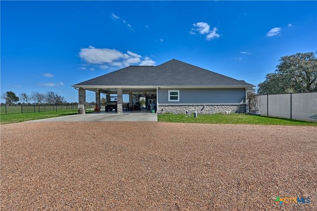 2244 W US Highway 90a, Hallettsville, TX 77964