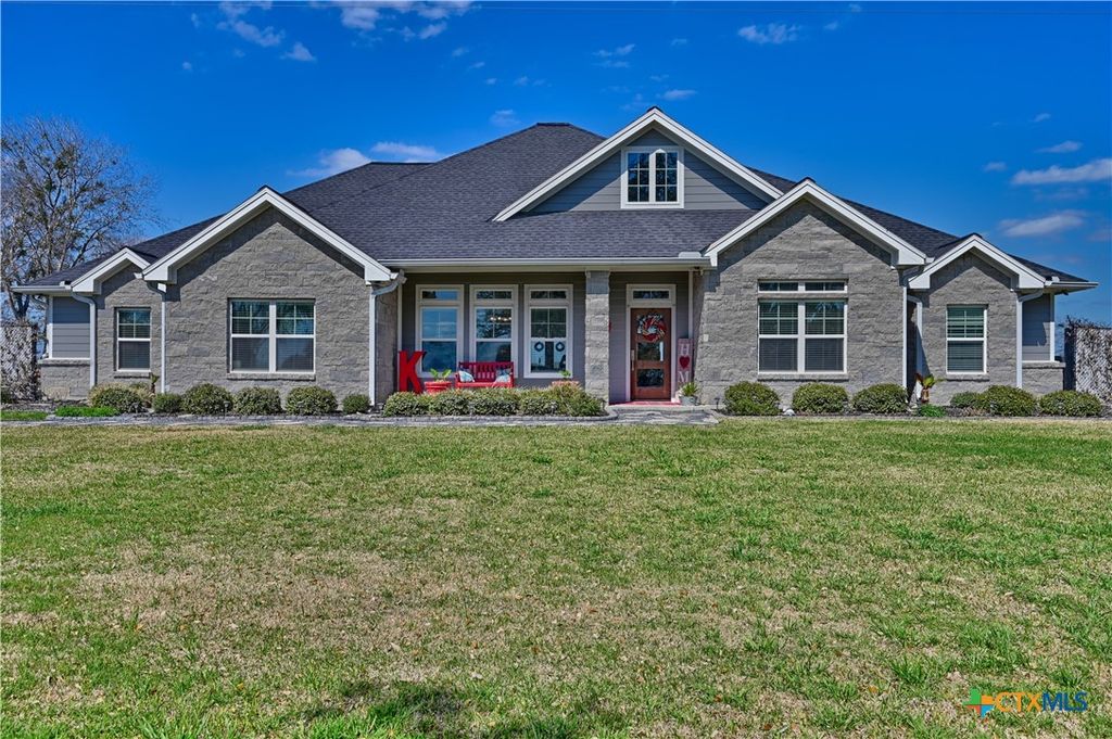 2244 W US Highway 90a, Hallettsville, TX 77964