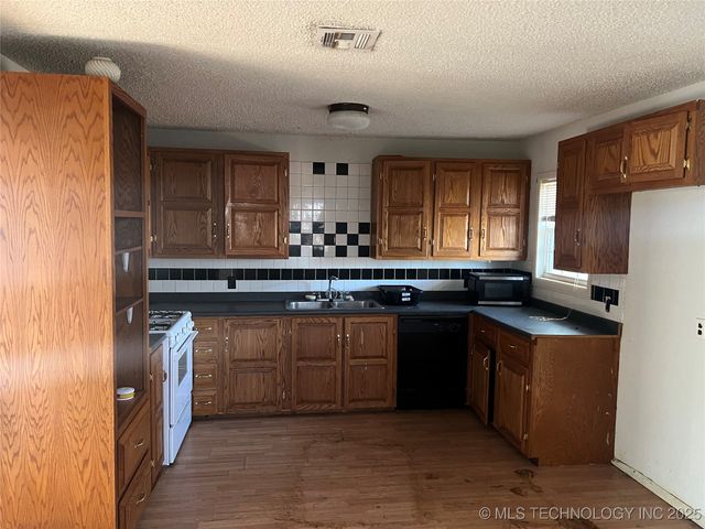 317 W Cedar Street, Stilwell, OK 74960