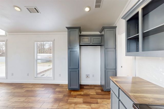 6715 Timberhaven Court, Granbury, TX 76049