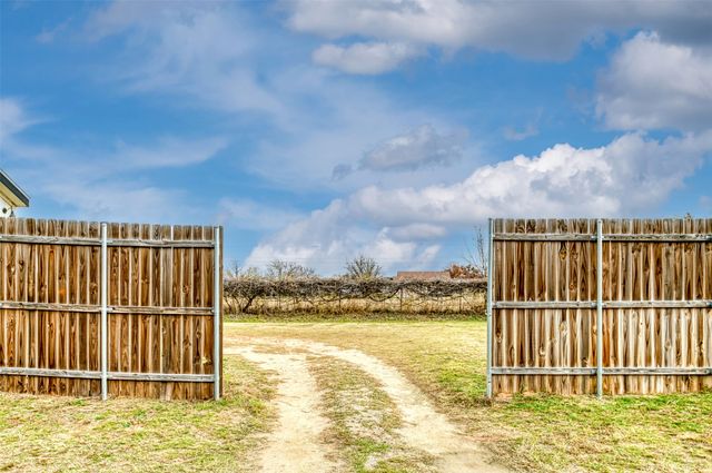 6715 Timberhaven Court, Granbury, TX 76049