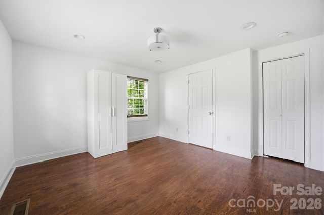 219 Breezewood Drive, Charlotte, NC 28262