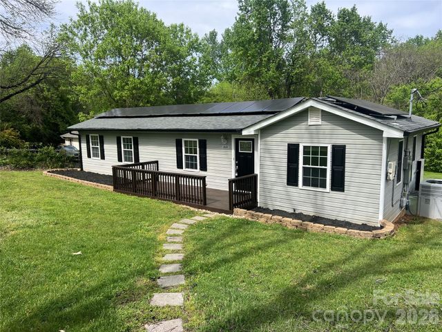 219 Breezewood Drive, Charlotte, NC 28262