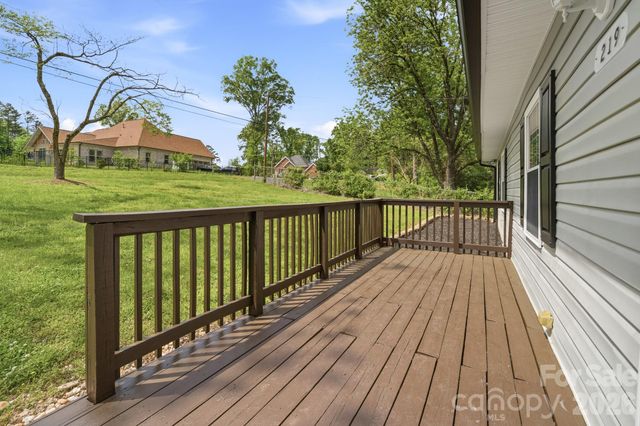 219 Breezewood Drive, Charlotte, NC 28262