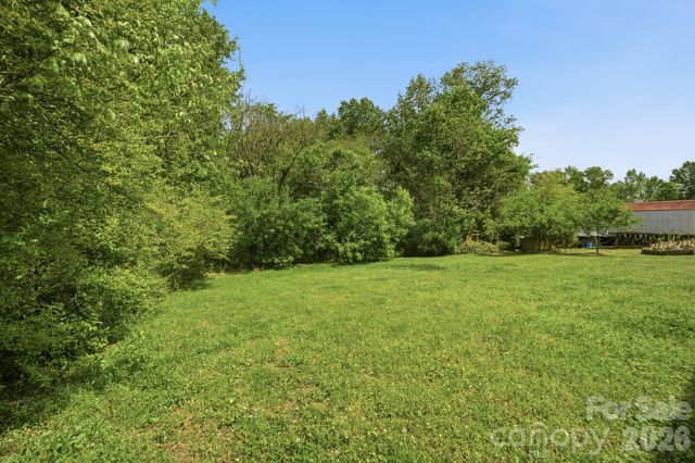 219 Breezewood Drive, Charlotte, NC 28262