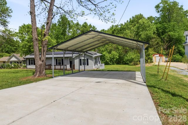 219 Breezewood Drive, Charlotte, NC 28262