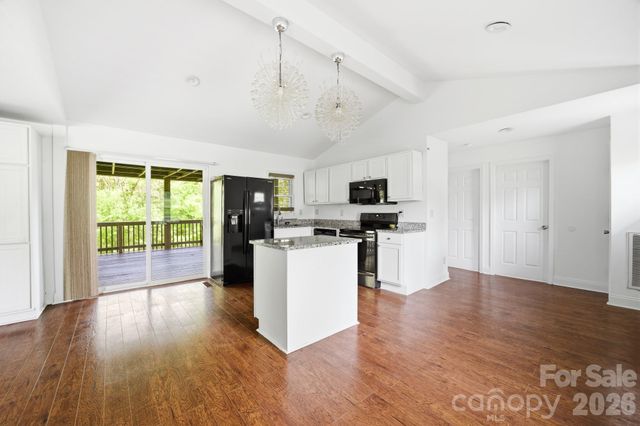 219 Breezewood Drive, Charlotte, NC 28262