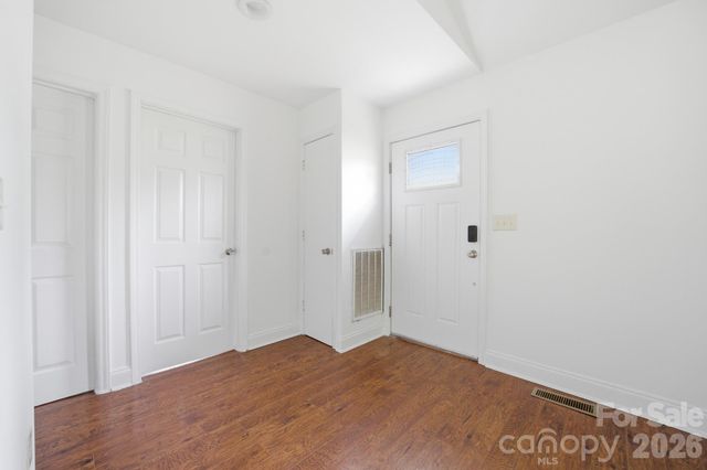 219 Breezewood Drive, Charlotte, NC 28262