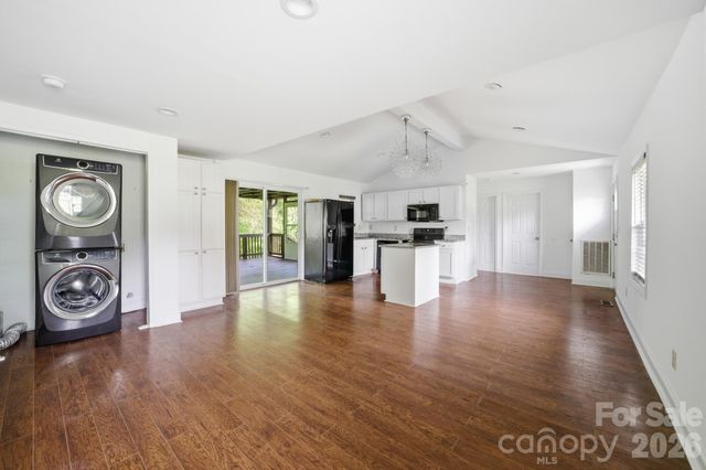 219 Breezewood Drive, Charlotte, NC 28262