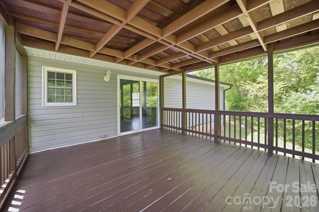 219 Breezewood Drive, Charlotte, NC 28262