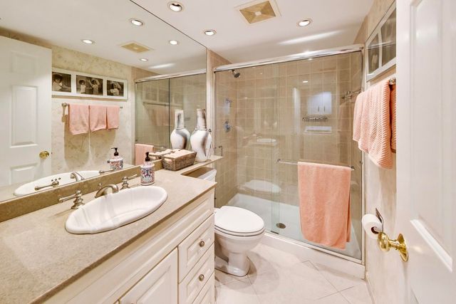 3 The Court Of Harborside Court 208, Northbrook, IL 60062