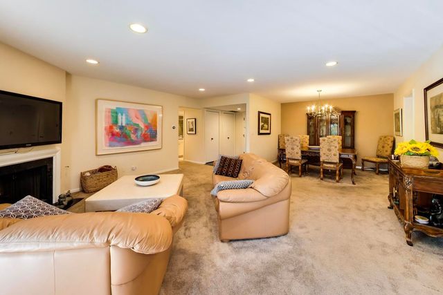 3 The Court Of Harborside Court 208, Northbrook, IL 60062