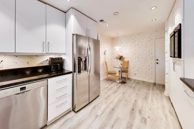 3 The Court Of Harborside Court 208, Northbrook, IL 60062