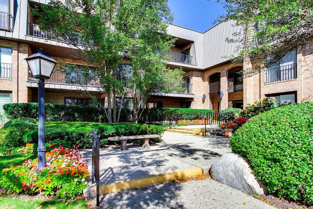 3 The Court Of Harborside Court 208, Northbrook, IL 60062