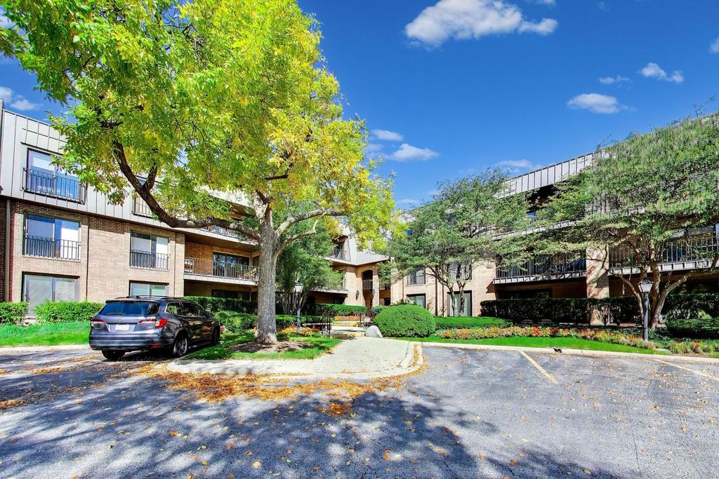 3 The Court Of Harborside Court 208, Northbrook, IL 60062 — photo 2