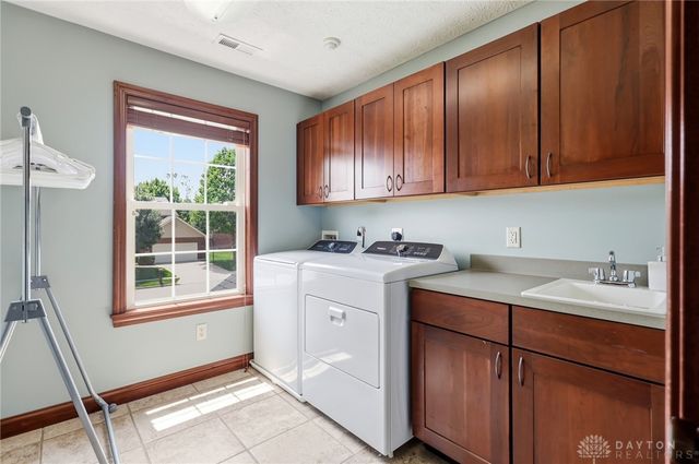 1927 Cider Mill Way, Tipp City, OH 45371