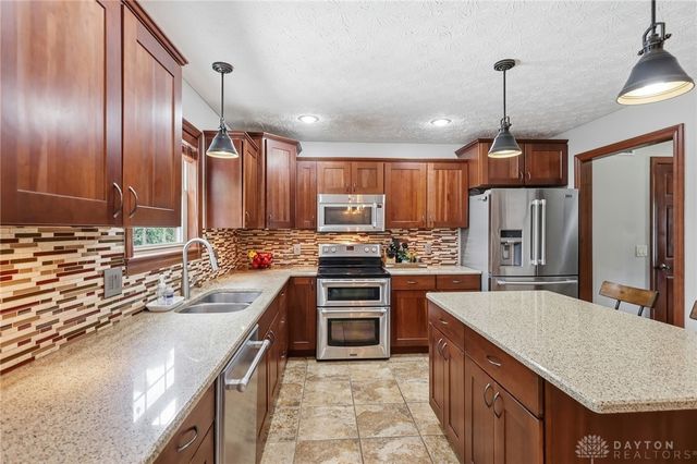 1927 Cider Mill Way, Tipp City, OH 45371