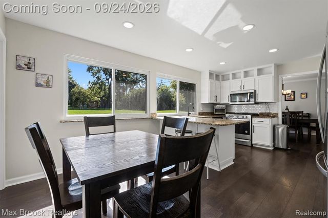 4467 Apple Valley Lane, West Bloomfield, MI 48323