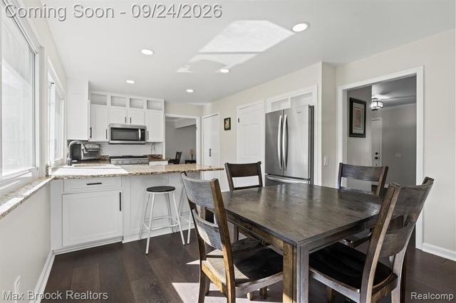 4467 Apple Valley Lane, West Bloomfield, MI 48323