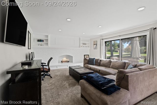4467 Apple Valley Lane, West Bloomfield, MI 48323