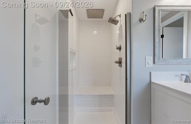4467 Apple Valley Lane, West Bloomfield, MI 48323