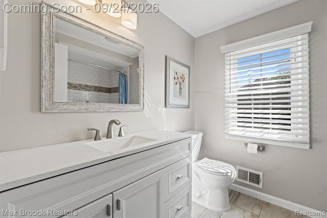 4467 Apple Valley Lane, West Bloomfield, MI 48323