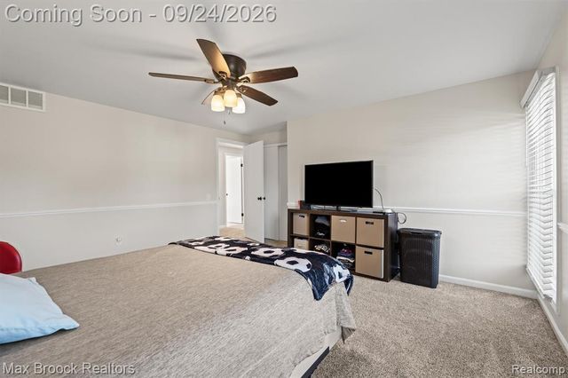 4467 Apple Valley Lane, West Bloomfield, MI 48323