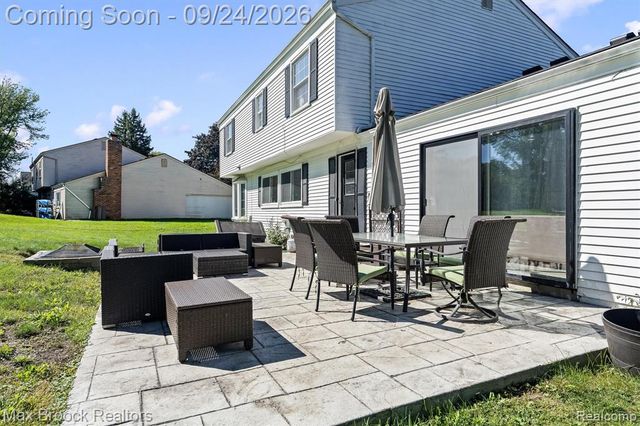 4467 Apple Valley Lane, West Bloomfield, MI 48323