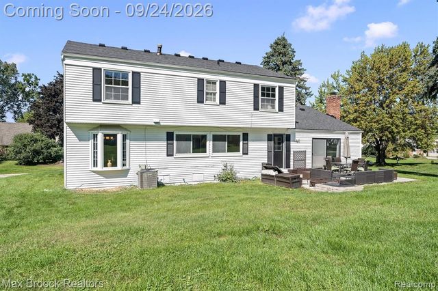 4467 Apple Valley Lane, West Bloomfield, MI 48323