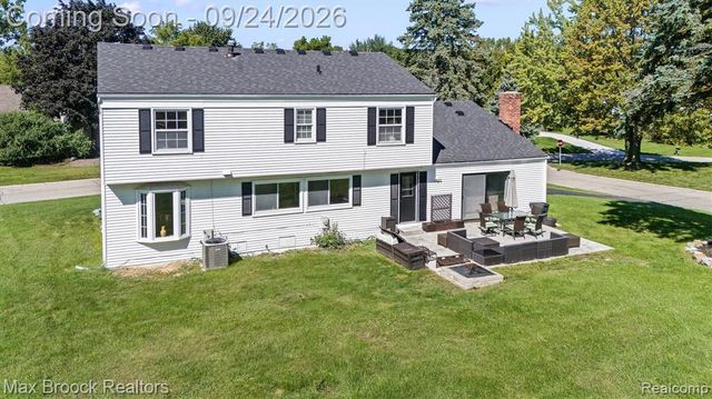 4467 Apple Valley Lane, West Bloomfield, MI 48323