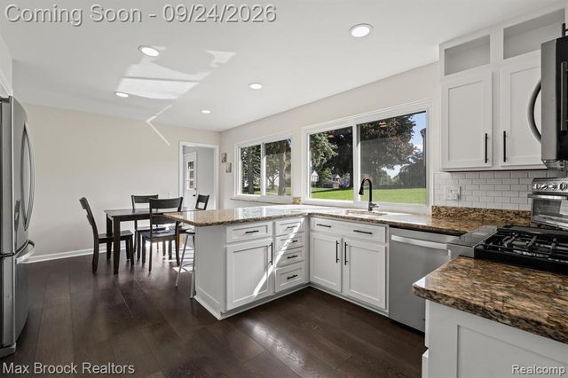 4467 Apple Valley Lane, West Bloomfield, MI 48323