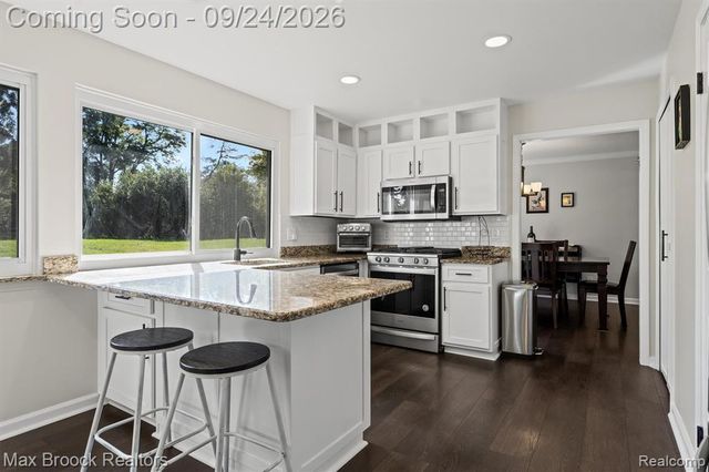 4467 Apple Valley Lane, West Bloomfield, MI 48323