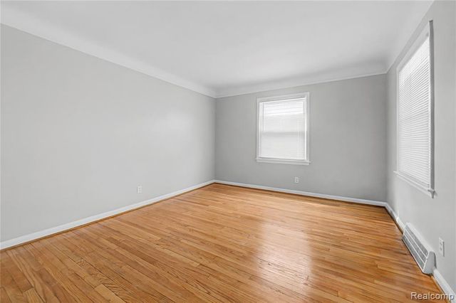 516 E Granet Avenue, Hazel Park, MI 48030