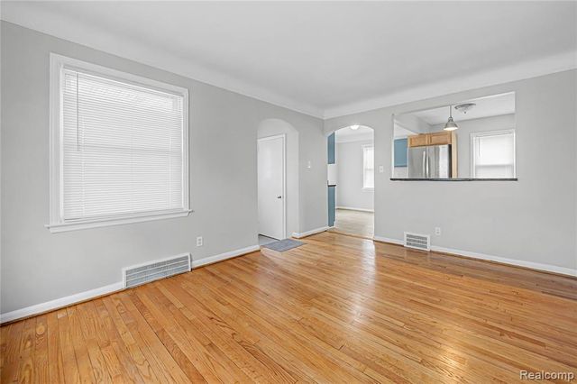 516 E Granet Avenue, Hazel Park, MI 48030