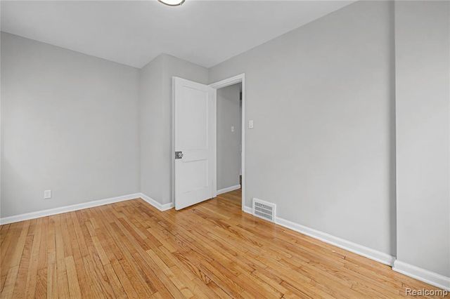 516 E Granet Avenue, Hazel Park, MI 48030