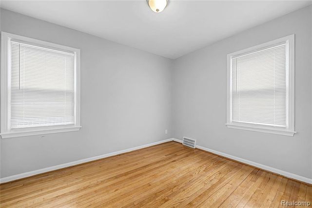 516 E Granet Avenue, Hazel Park, MI 48030