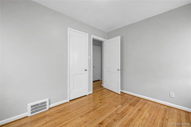 516 E Granet Avenue, Hazel Park, MI 48030