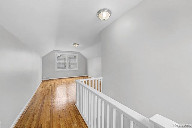 516 E Granet Avenue, Hazel Park, MI 48030