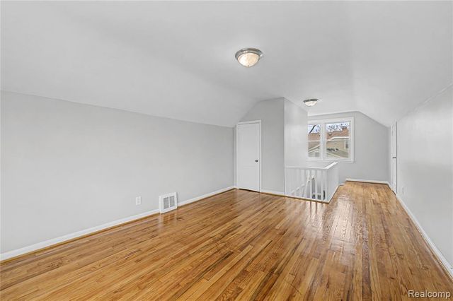 516 E Granet Avenue, Hazel Park, MI 48030