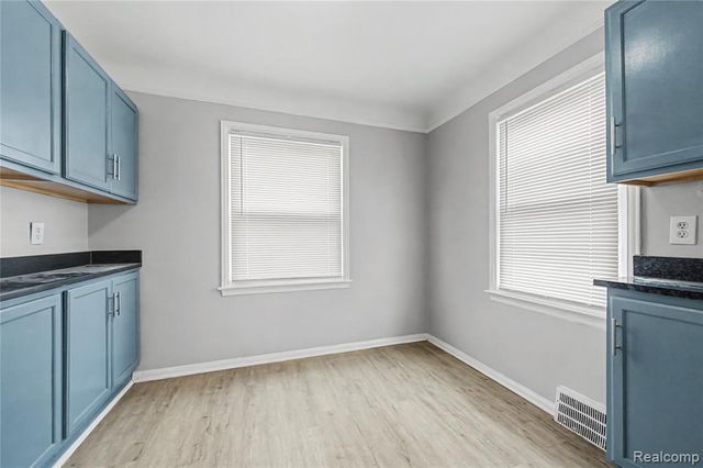 516 E Granet Avenue, Hazel Park, MI 48030