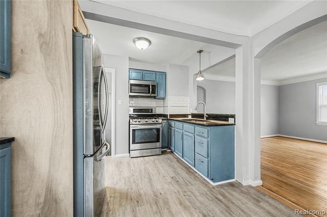 516 E Granet Avenue, Hazel Park, MI 48030