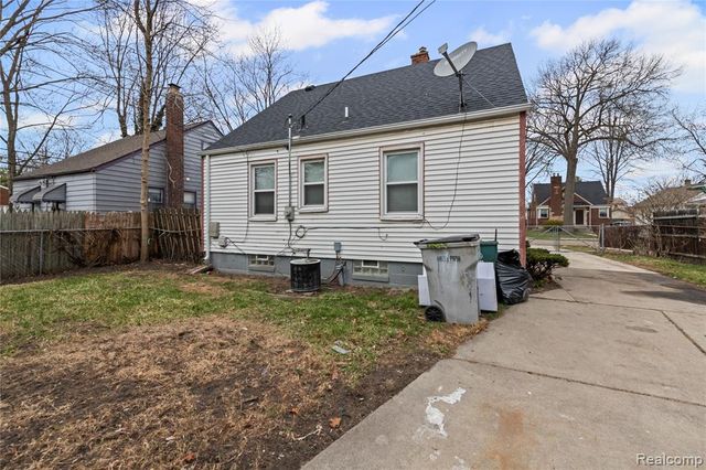 516 E Granet Avenue, Hazel Park, MI 48030