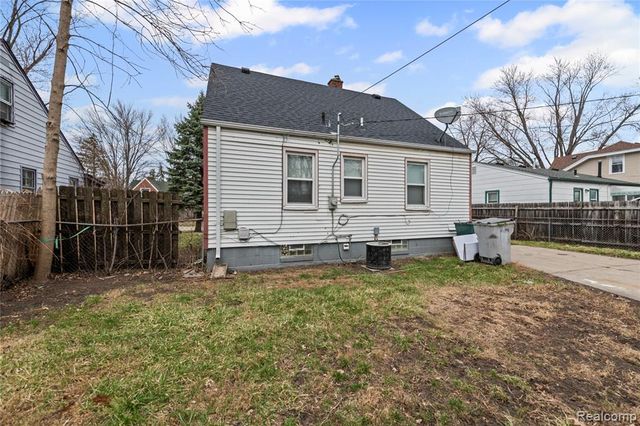 516 E Granet Avenue, Hazel Park, MI 48030