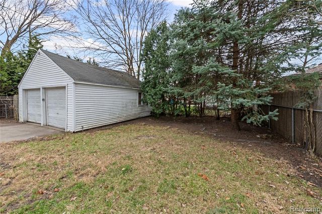 516 E Granet Avenue, Hazel Park, MI 48030