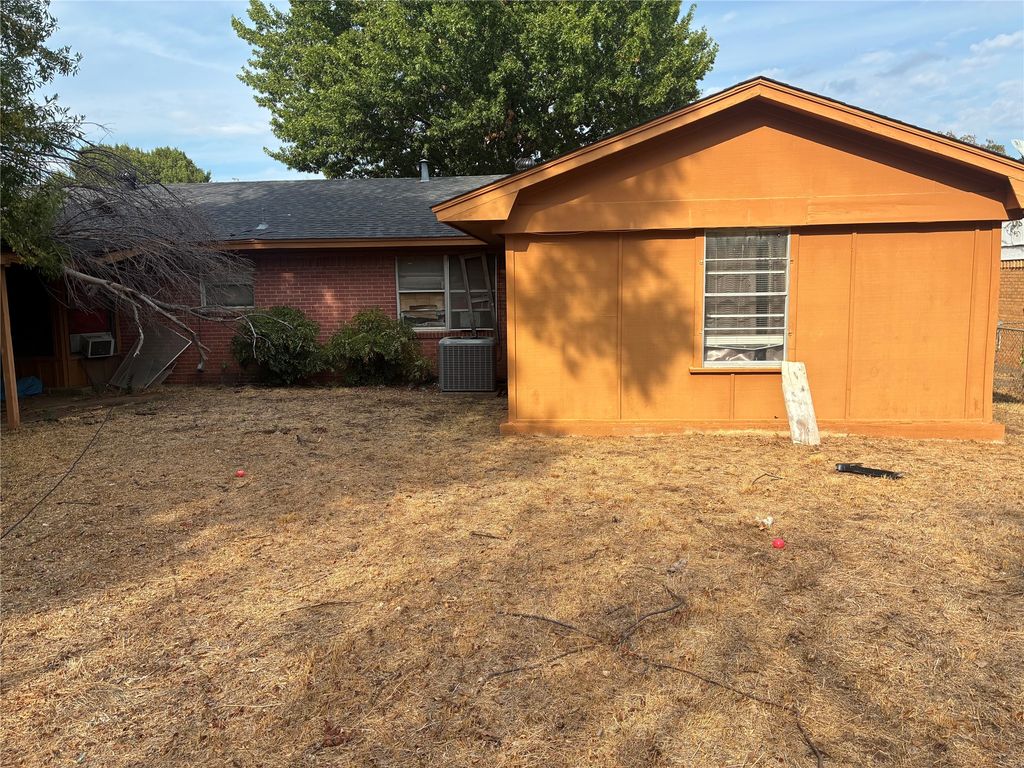 1424 Cloverdale Drive, Fort Worth, TX 76134 — photo 3